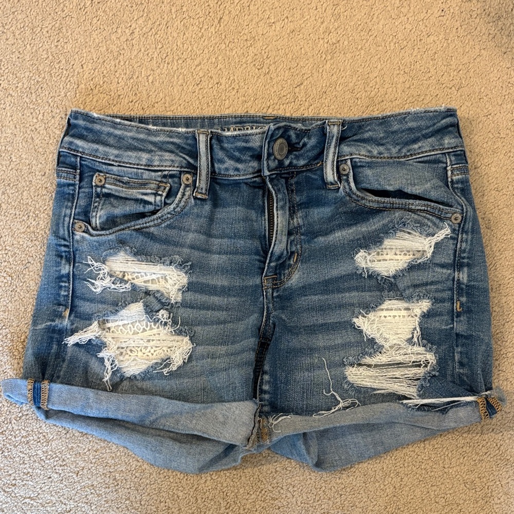 AMERICAN EAGLE DENIM DISTRESSED JEAN SHORTS